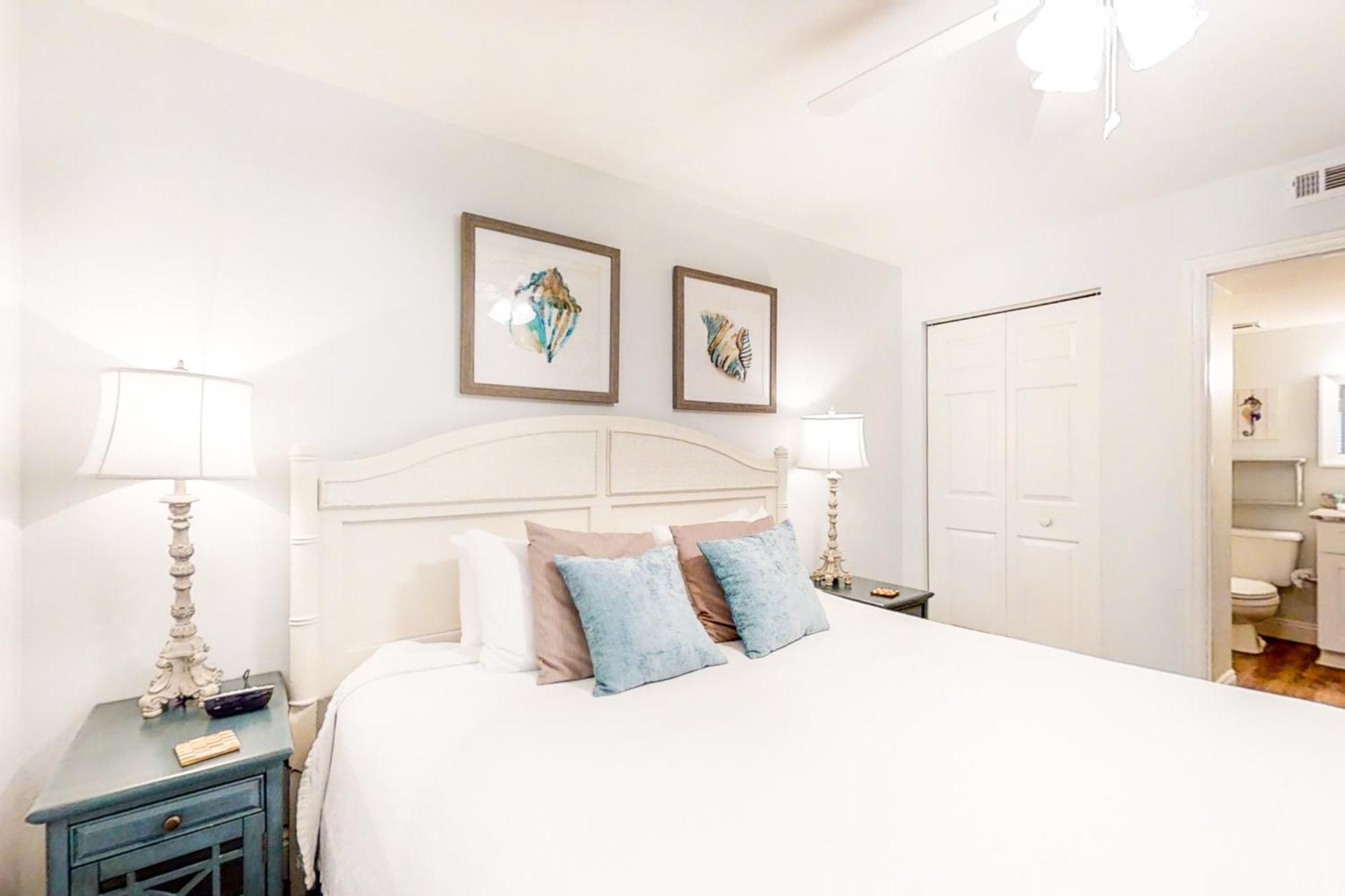 Pelican Beach Resort Destin Room photo